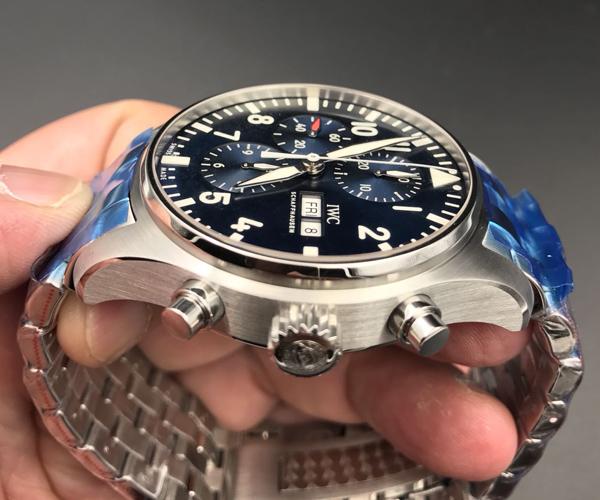 IWC スーパーコピー パイロットウォッチクロノ オートマチック プティプランス IW377717